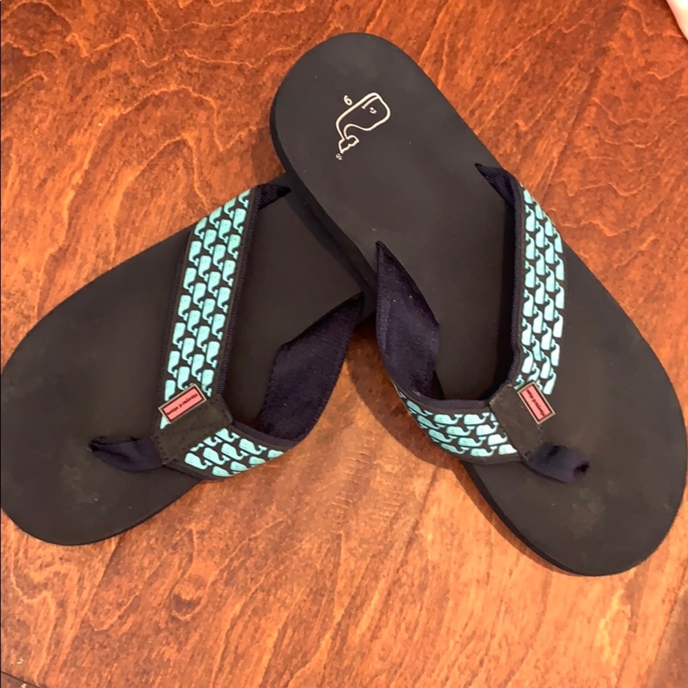 Vineyard vines flip flops
